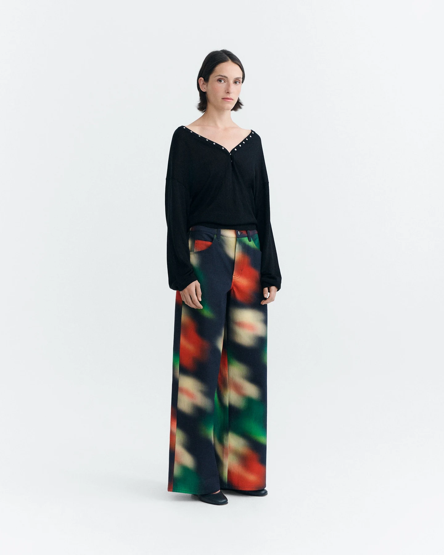 Thinking MU Damen vegan Hose Mit Weitem Bein Bloom Von Hedda Schwarz/Grün/Rot – Ansicht 2