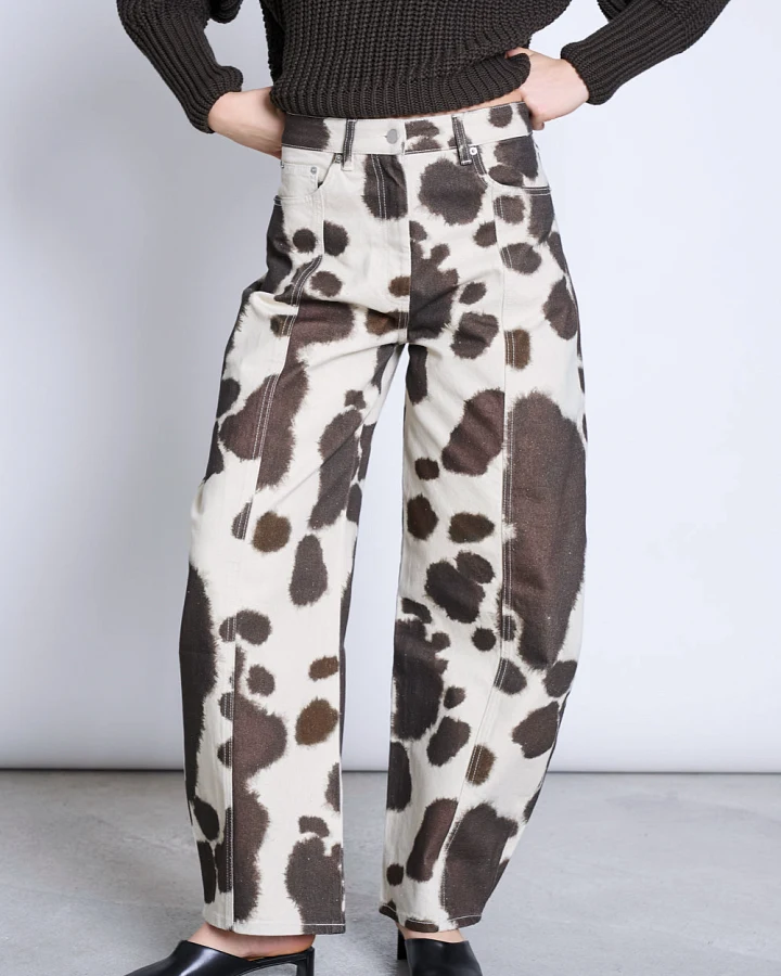 JAN N JUNE Damen vegan Jeans Mit Weitem Bein Faya Mit Kuhmuster