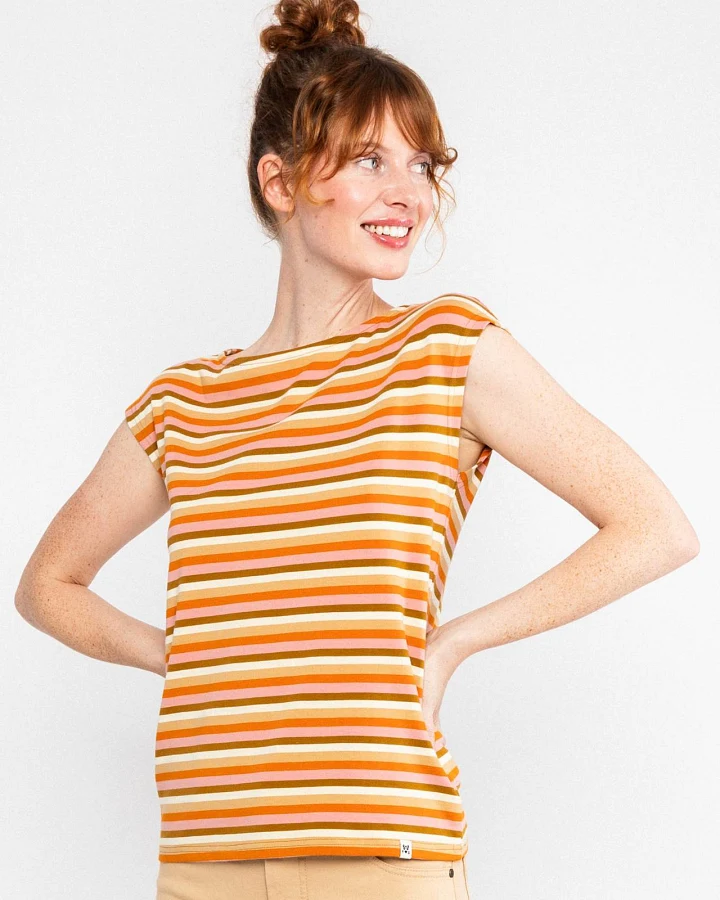 Top Boxy Babe
