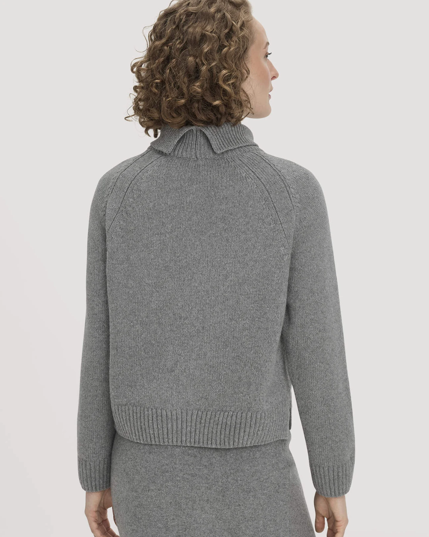 hessnatur Damen Strick Pullover Relaxed aus Bio-Merinowolle mit Bio-Baumwolle - grau - Größe S – Ansicht 3