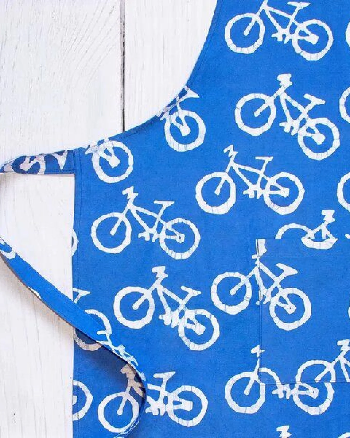 Global Mamas Küchen-Wendeschürze aus Biobaumwolle & Upcycling Mehlsack – Ansicht 3
