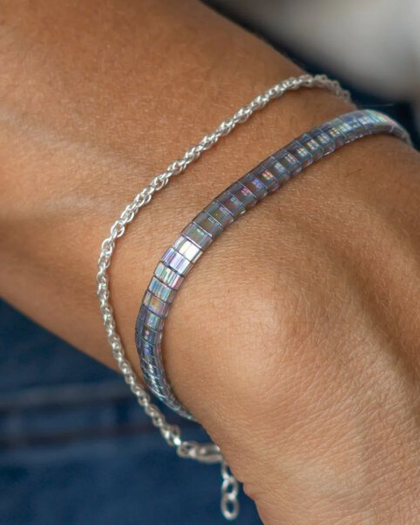 juni Graues Tila Armband Cloud - optional mit Silberarmband aus recyceltem Silber - gefertigt in Deutschland – Ansicht 3