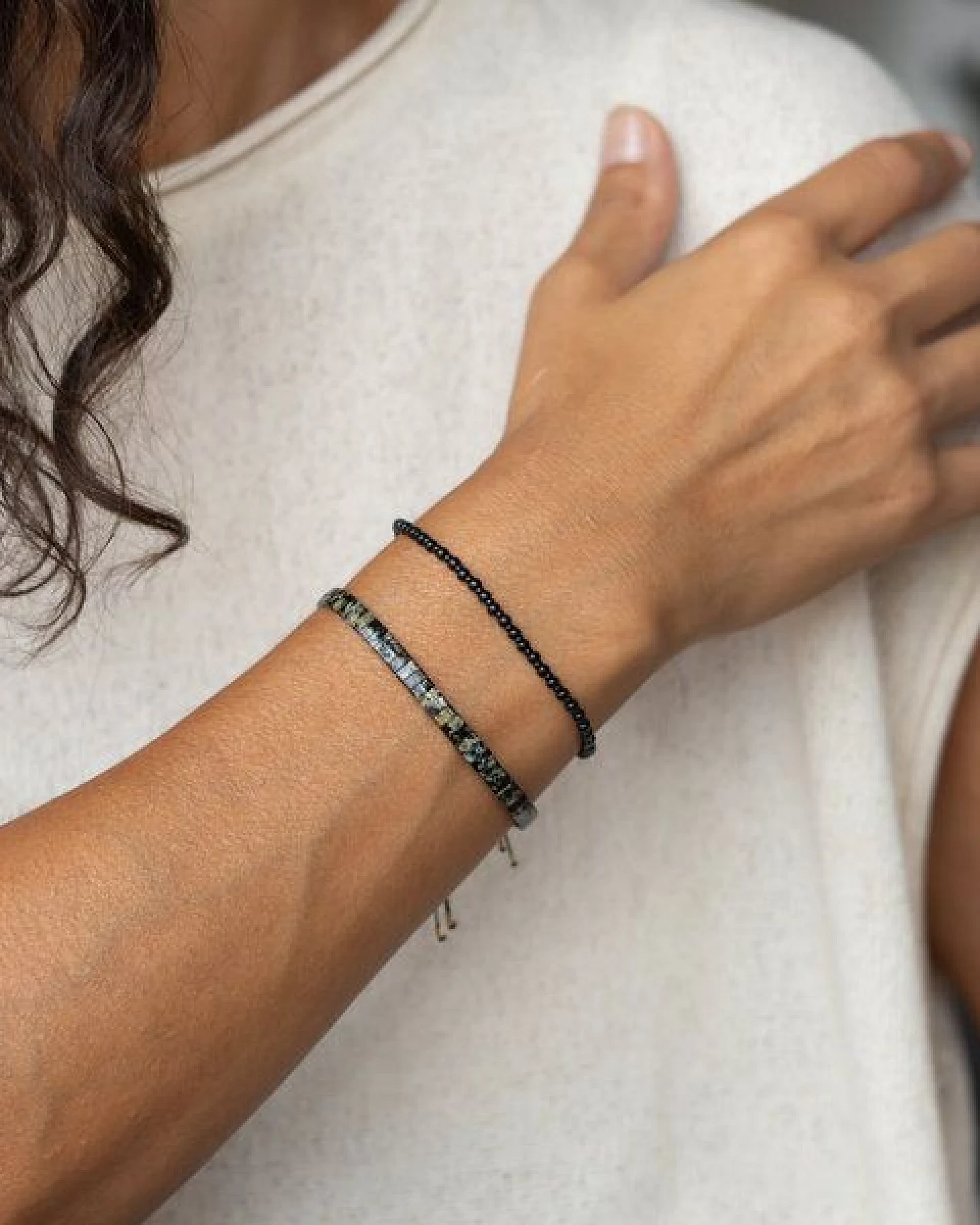 juni Tila Armband Noiré - optional als Set mit schwarzem Perlenarmband - handgemacht in Deutschland – Ansicht 2