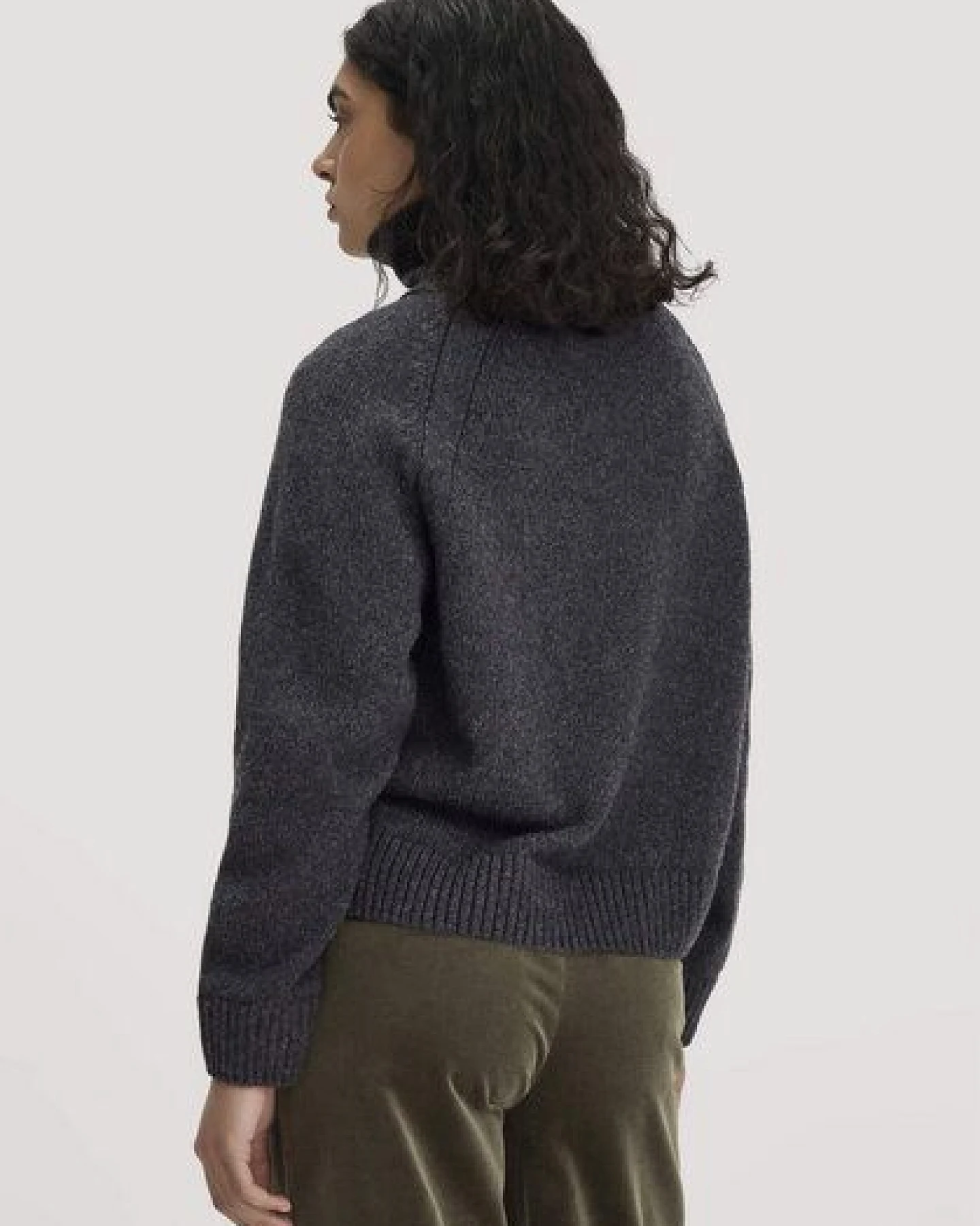 hessnatur Strick Pullover Relaxed aus Bio-Merinowolle mit Bio-Baumwolle – Ansicht 2