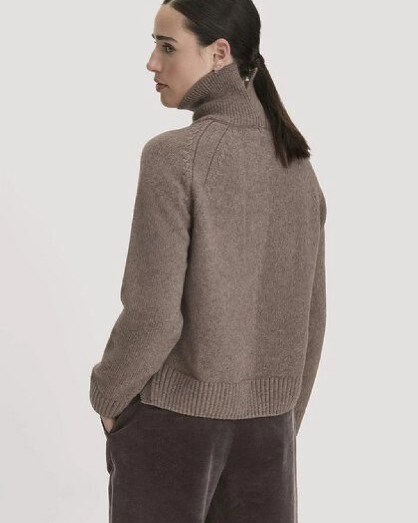 hessnatur Strick Pullover Relaxed aus Bio-Merinowolle mit Bio-Baumwolle – Ansicht 2