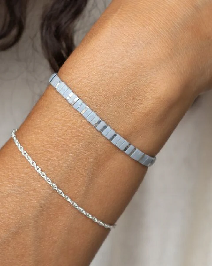 juni Graues Armband Finja - optional mit Silberarmband aus recyceltem Silber - gefertigt in Deutschland