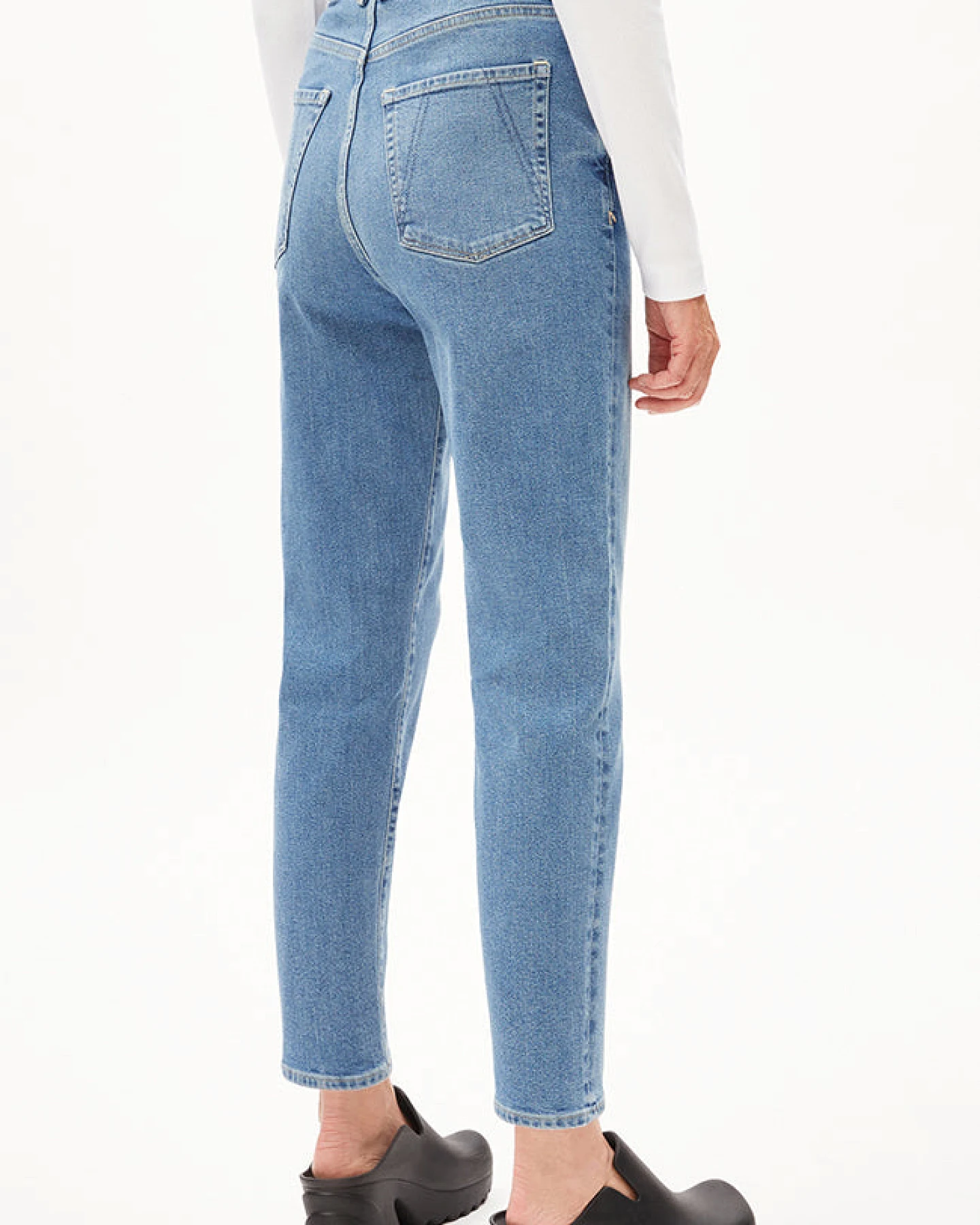 ARMEDANGELS Damen vegan Mom Jeans Mairaa Herse Hellblau – Ansicht 2