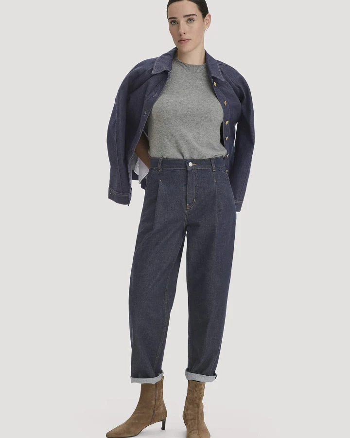 Produktseite: hessnatur Damen Jeans mit Pleats Tapered Fit aus Bio-Baumwolle - blau - Größe 36