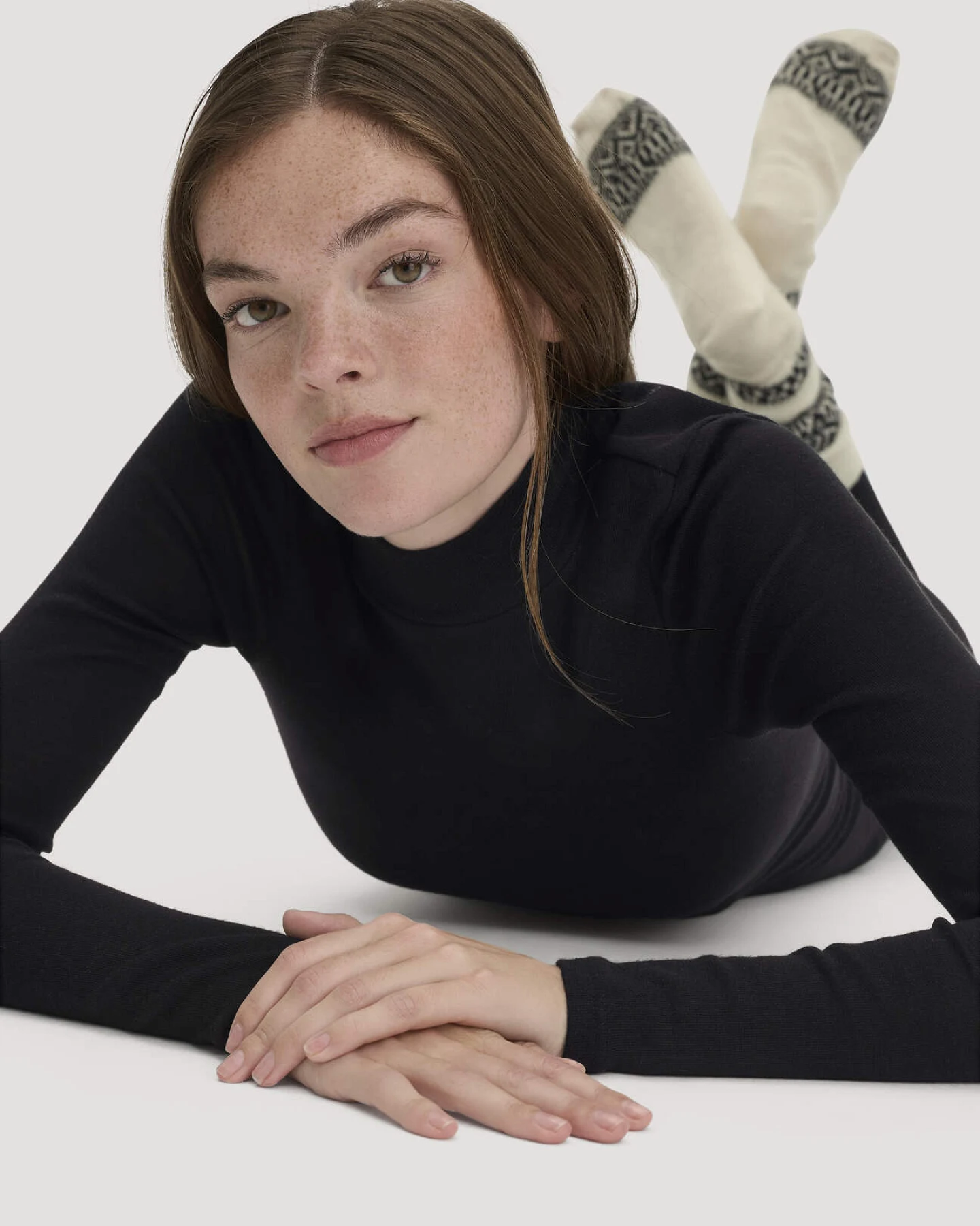 hessnatur Damen Rollkragen-Longsleeve Fitted aus Schurwolle und Seide - schwarz - Größe 34 – Ansicht 3