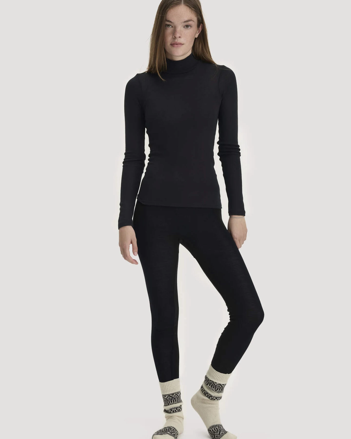 hessnatur Damen Rollkragen-Longsleeve Fitted aus Schurwolle und Seide - schwarz - Größe 44 – Ansicht 2