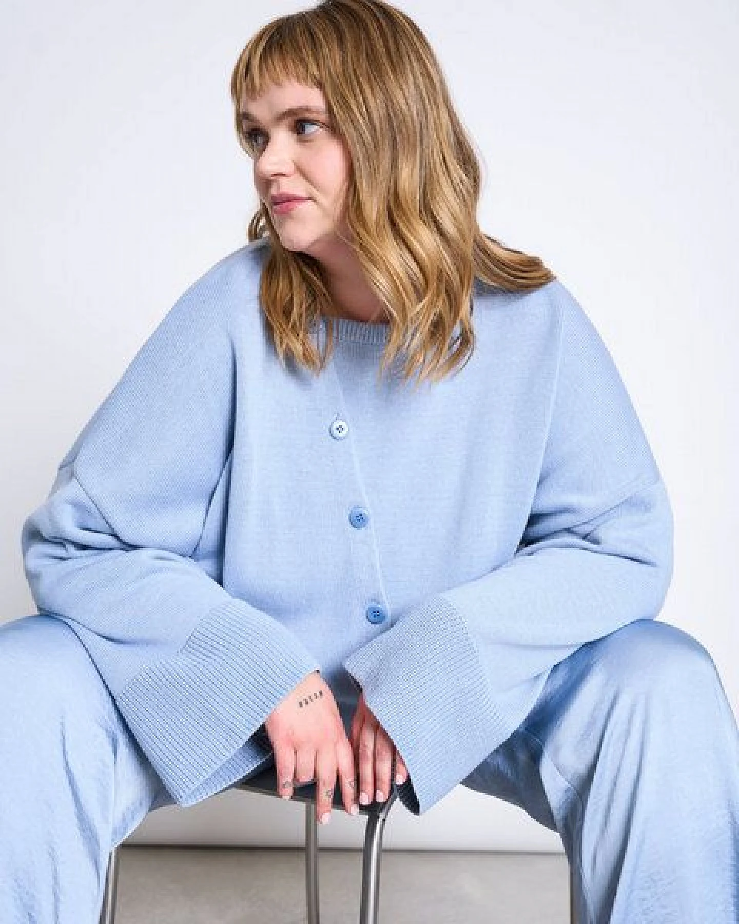 JAN 'N JUNE Asymmetrischer Strickcardigan PEBBLE GOTS – Ansicht 2