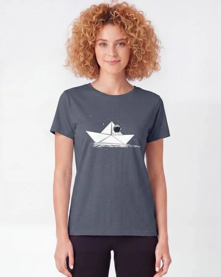 watapparel T-Shirt Frauen Astronaut in paper boat