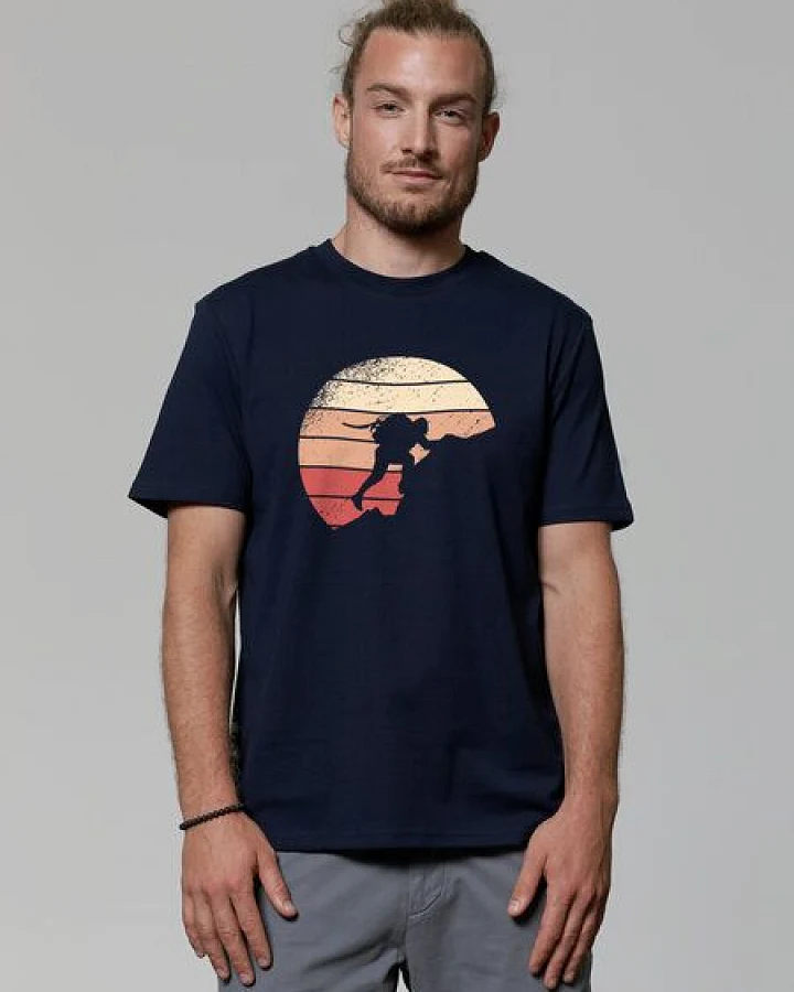 watapparel T-Shirt Unisex Mountain Climbing