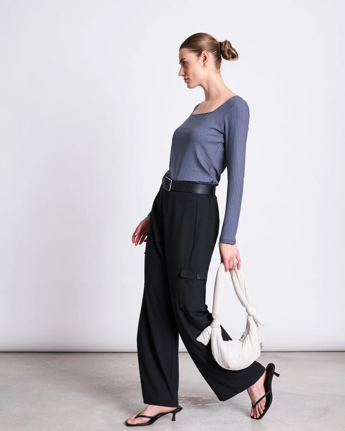 JAN 'N JUNE Damen vegan Langarmshirt Mit Vierkantausschnitt Fria Turbulence – Ansicht 2