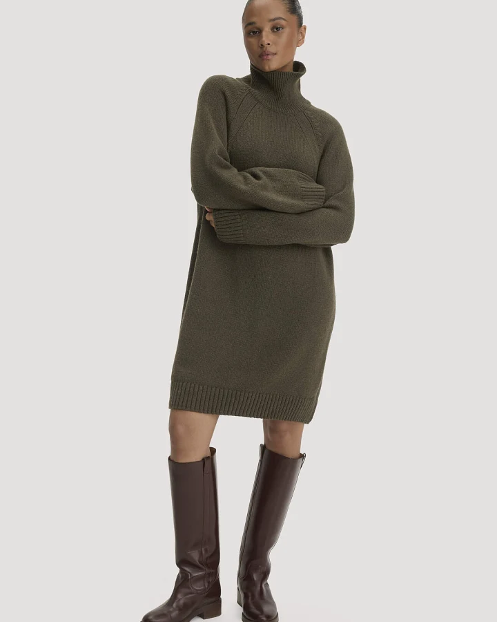 Produktseite: hessnatur Damen Strickkleid Relaxed aus Bio-Merinowolle mit Bio-Baumwolle - grün - Größe L