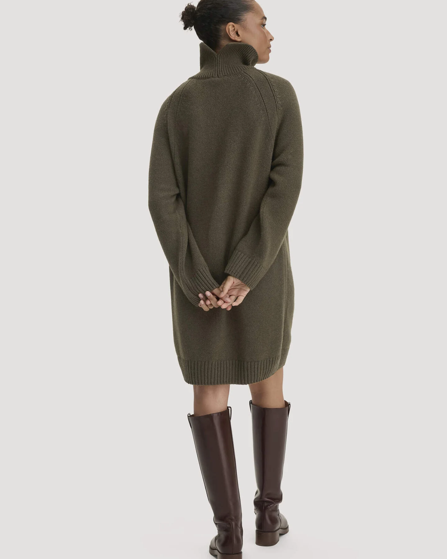 hessnatur Damen Strickkleid Relaxed aus Bio-Merinowolle mit Bio-Baumwolle - grün - Größe L – Ansicht 2