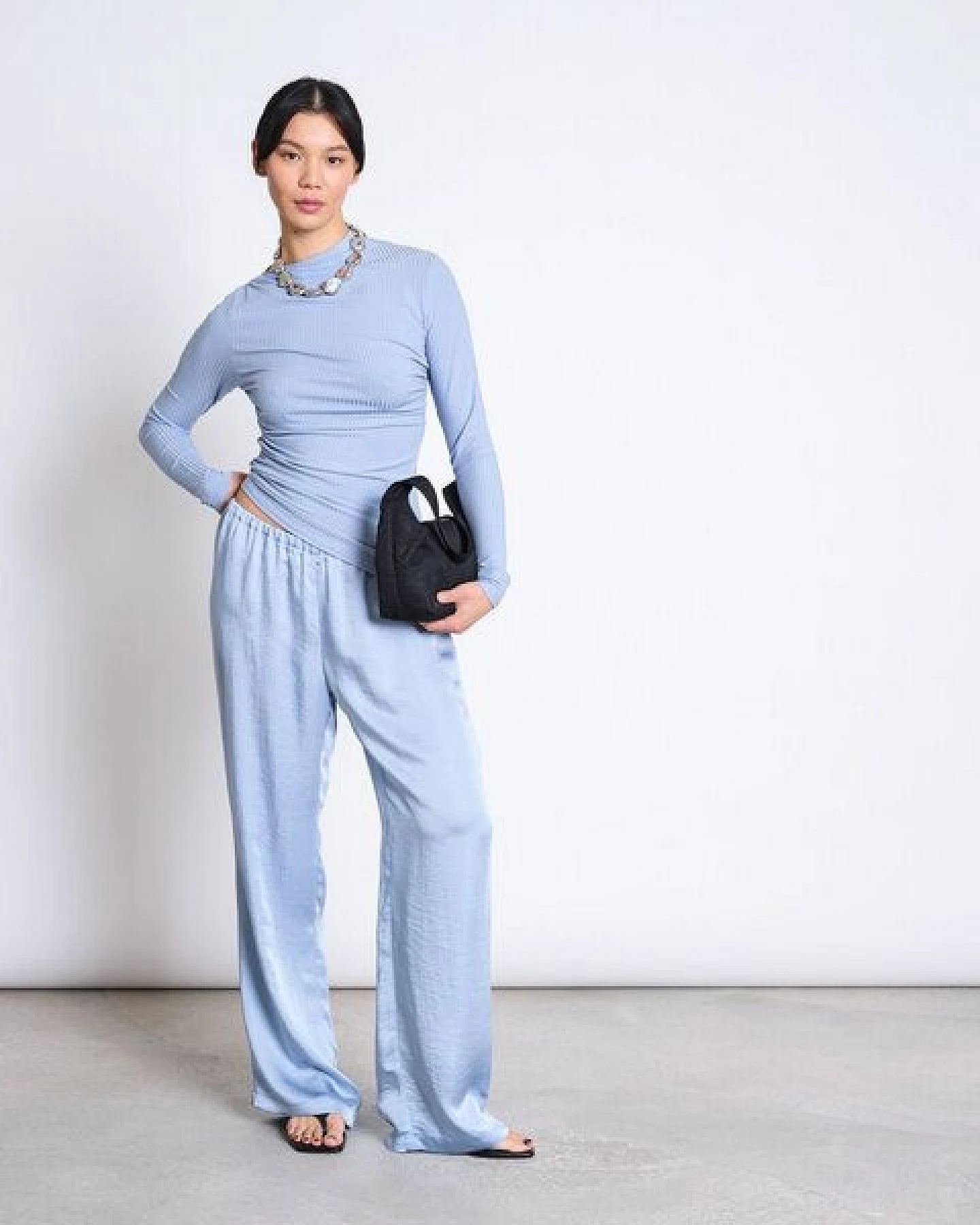 JAN N JUNE Asymmetrisches Longsleeve TOVE aus Lyocell – Ansicht 3