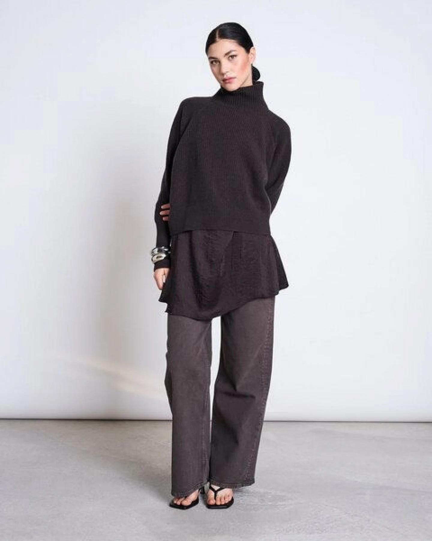 JAN 'N JUNE Neckholder-Top WISP aus Satin – Ansicht 4