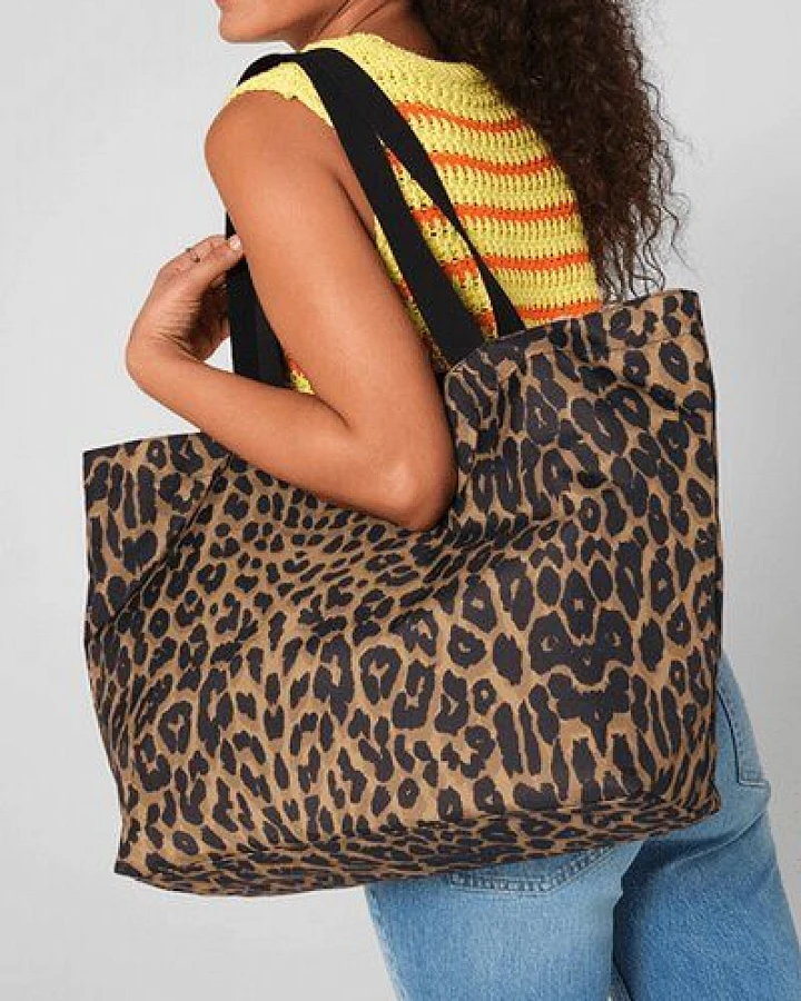 BagBase Umhängetasche Leopard Print Carryall Bag Schulterriemen Wasserabweisendes Gewebe Shopper Einkaufstasche