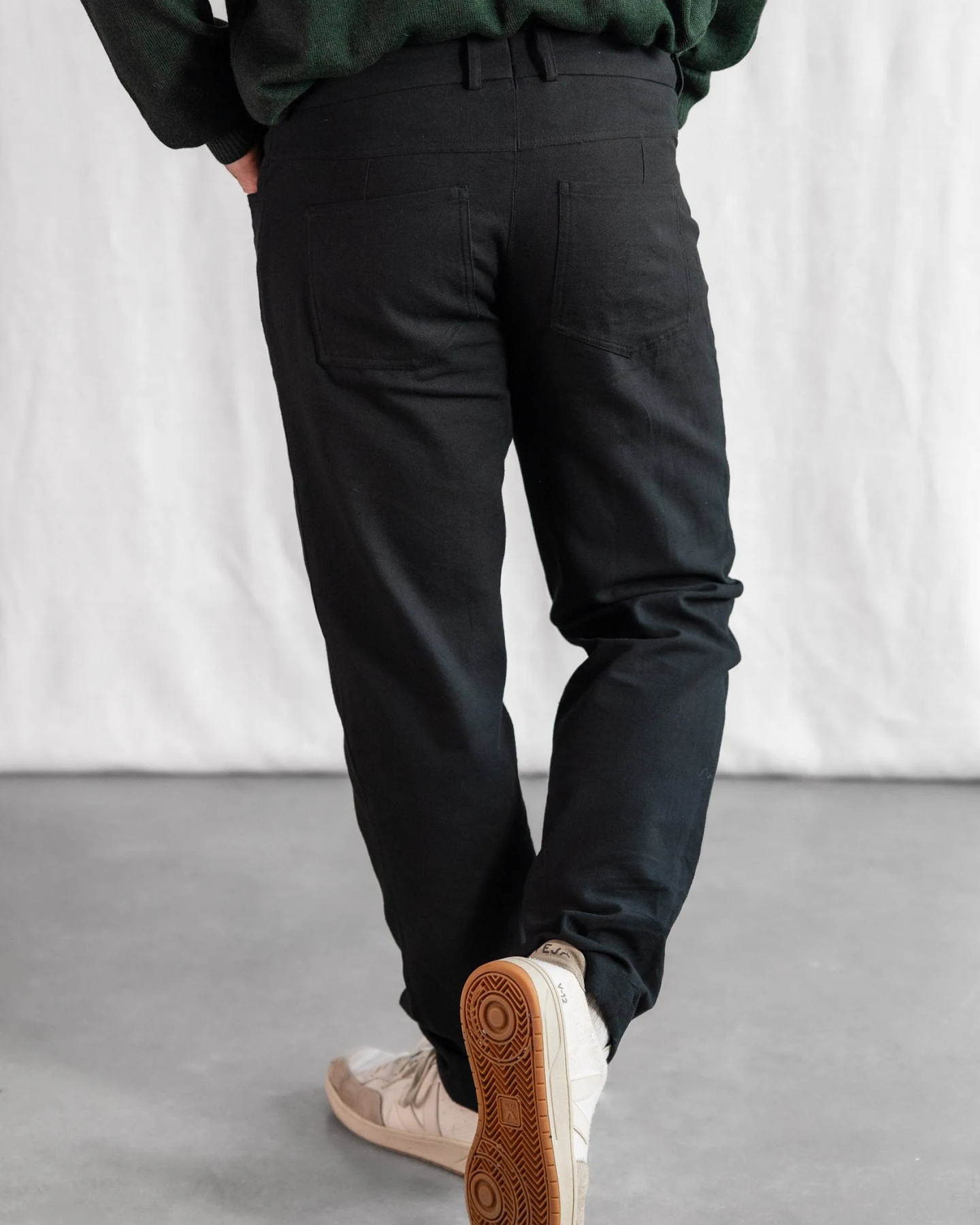 Jyoti - Fair Works Herren vegan Hose Prakrit Schwarz – Ansicht 2