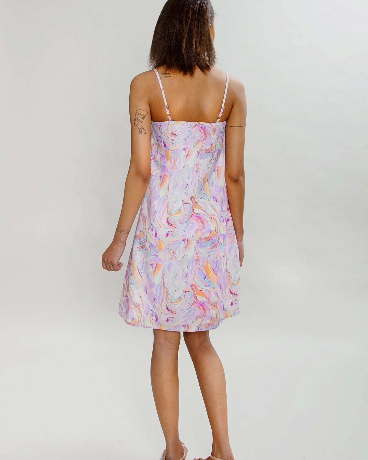 MAHLA Damen vegan Slip Kleid Regenbogen Marmor – Ansicht 2