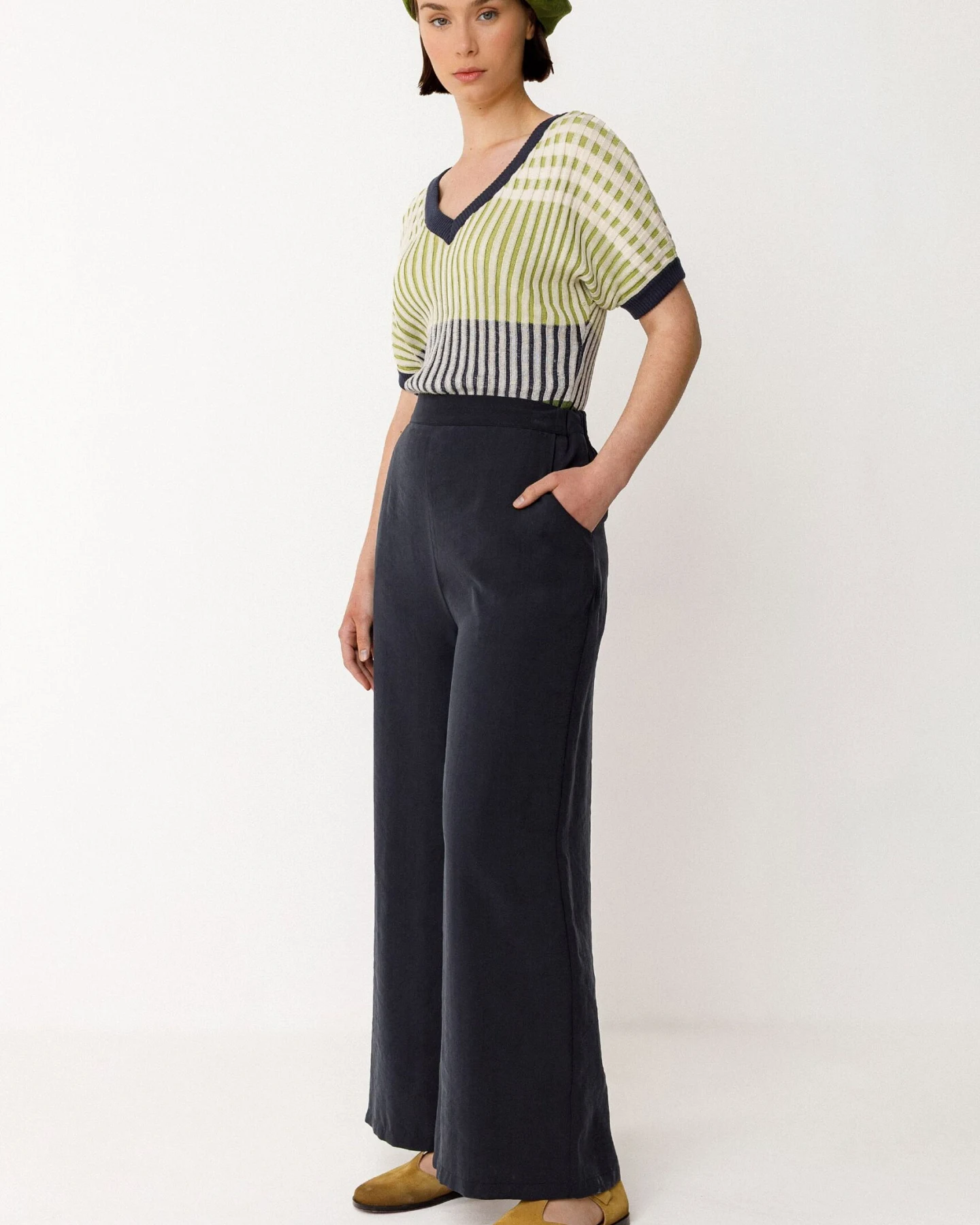 SKFK Damen vegan Hose Klodin Schwarz – Ansicht 2