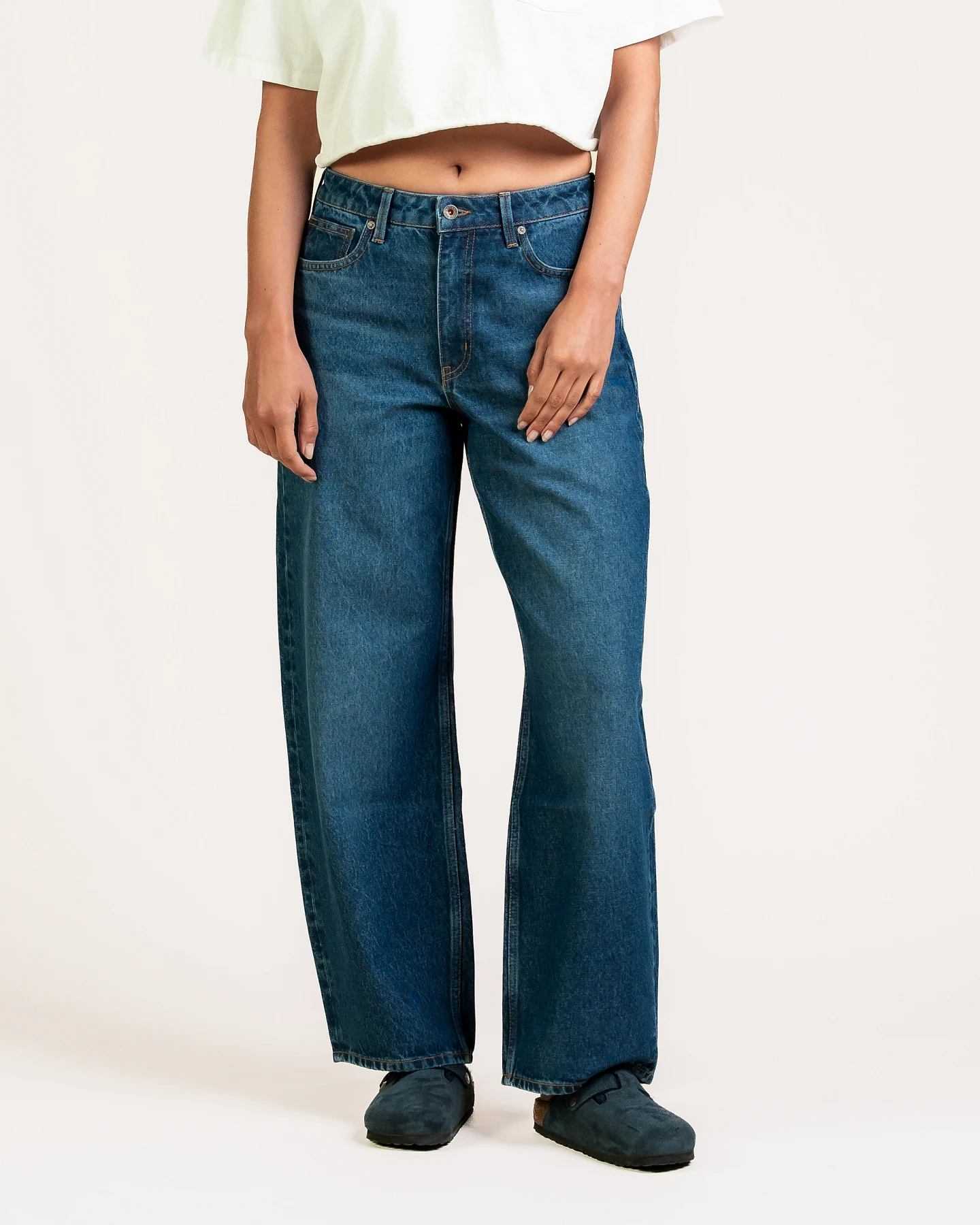 Kuyichi Damen vegan Jeans Lucy Loose Tiefblau – Ansicht 2