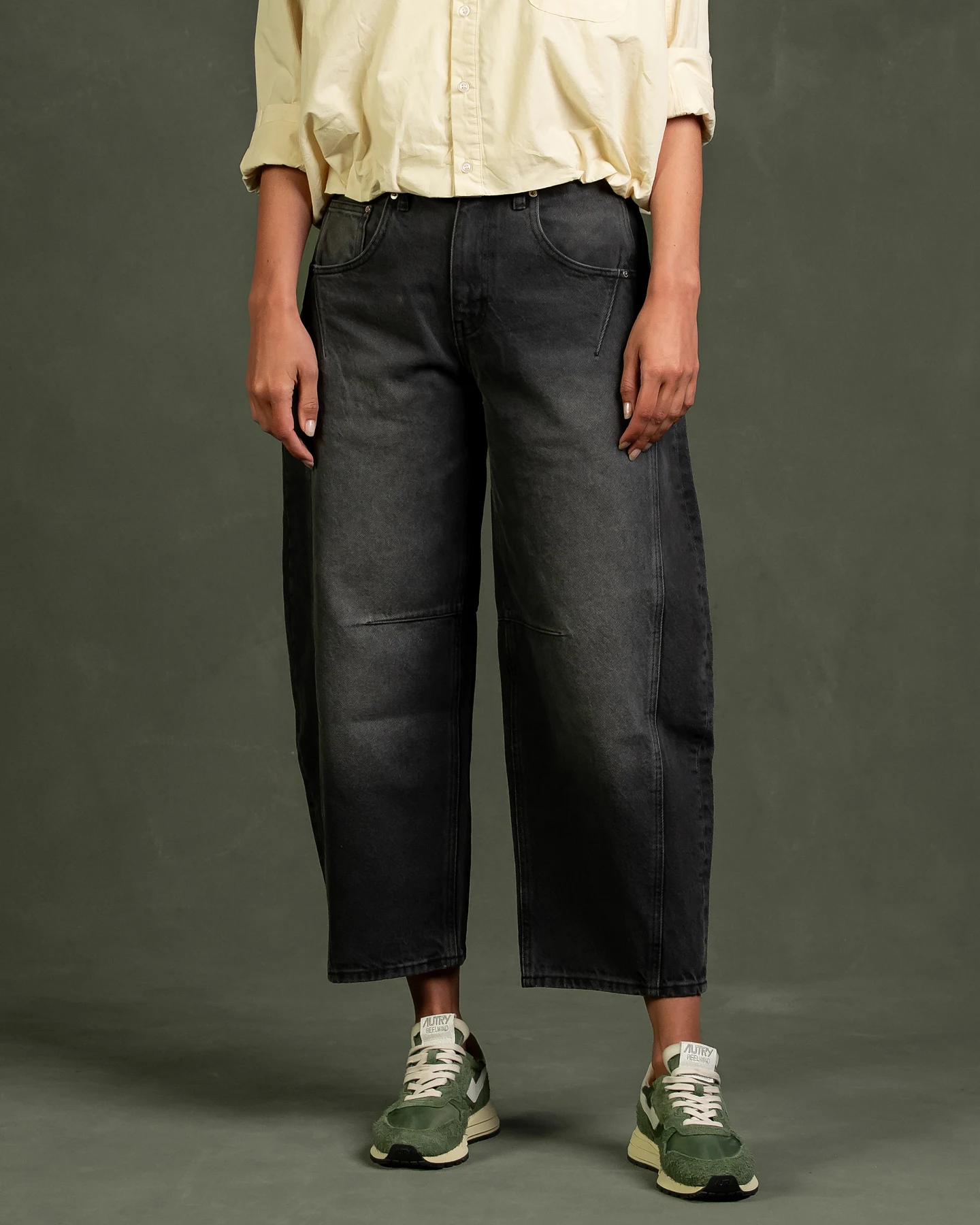 Kuyichi Damen vegan Jeans Rebel Barrel In Shadow Black – Ansicht 2
