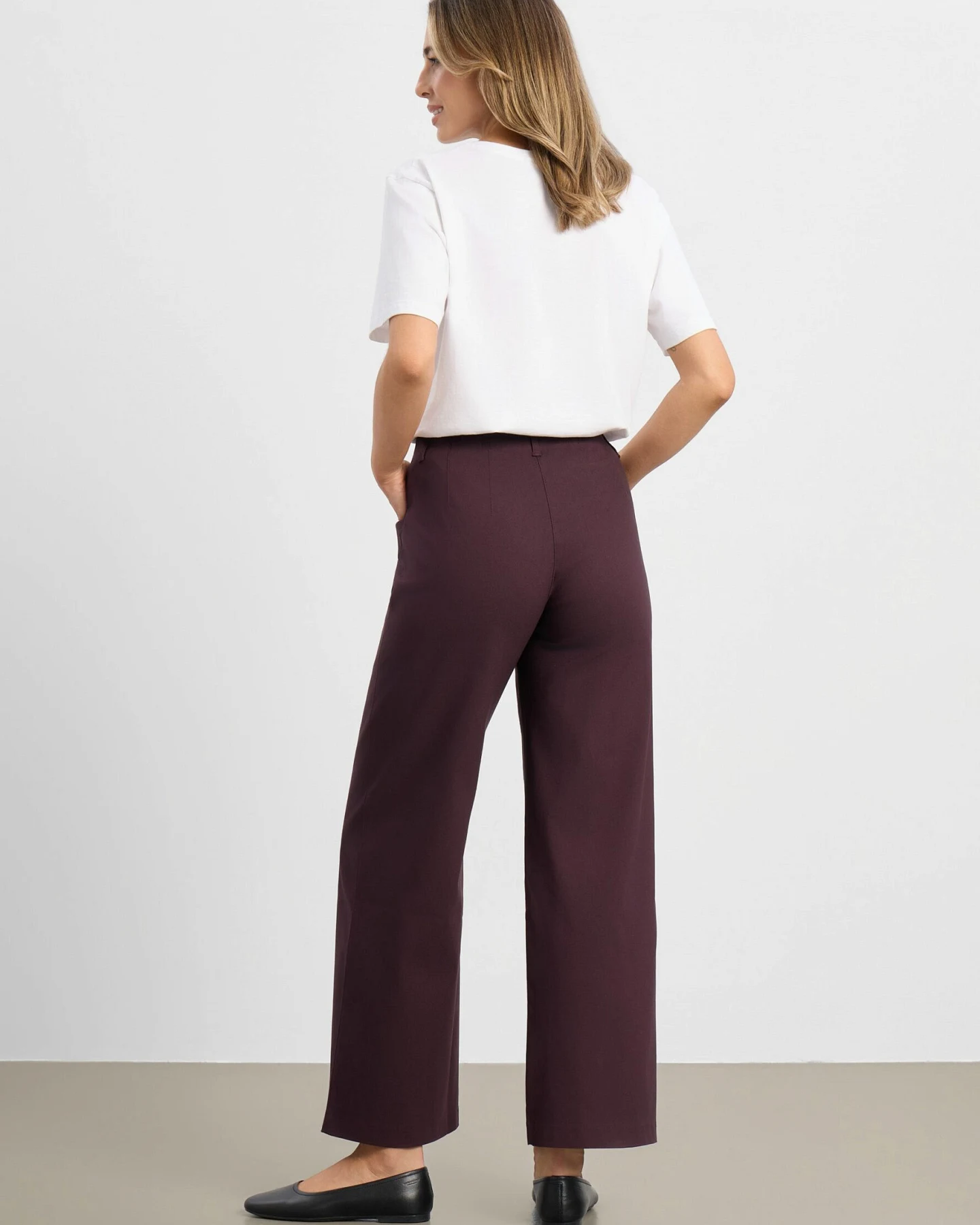 LAURIE Damen vegan Hose Donna Locker Sitzend Kurz Dunkelpflaumenfarben – Ansicht 2