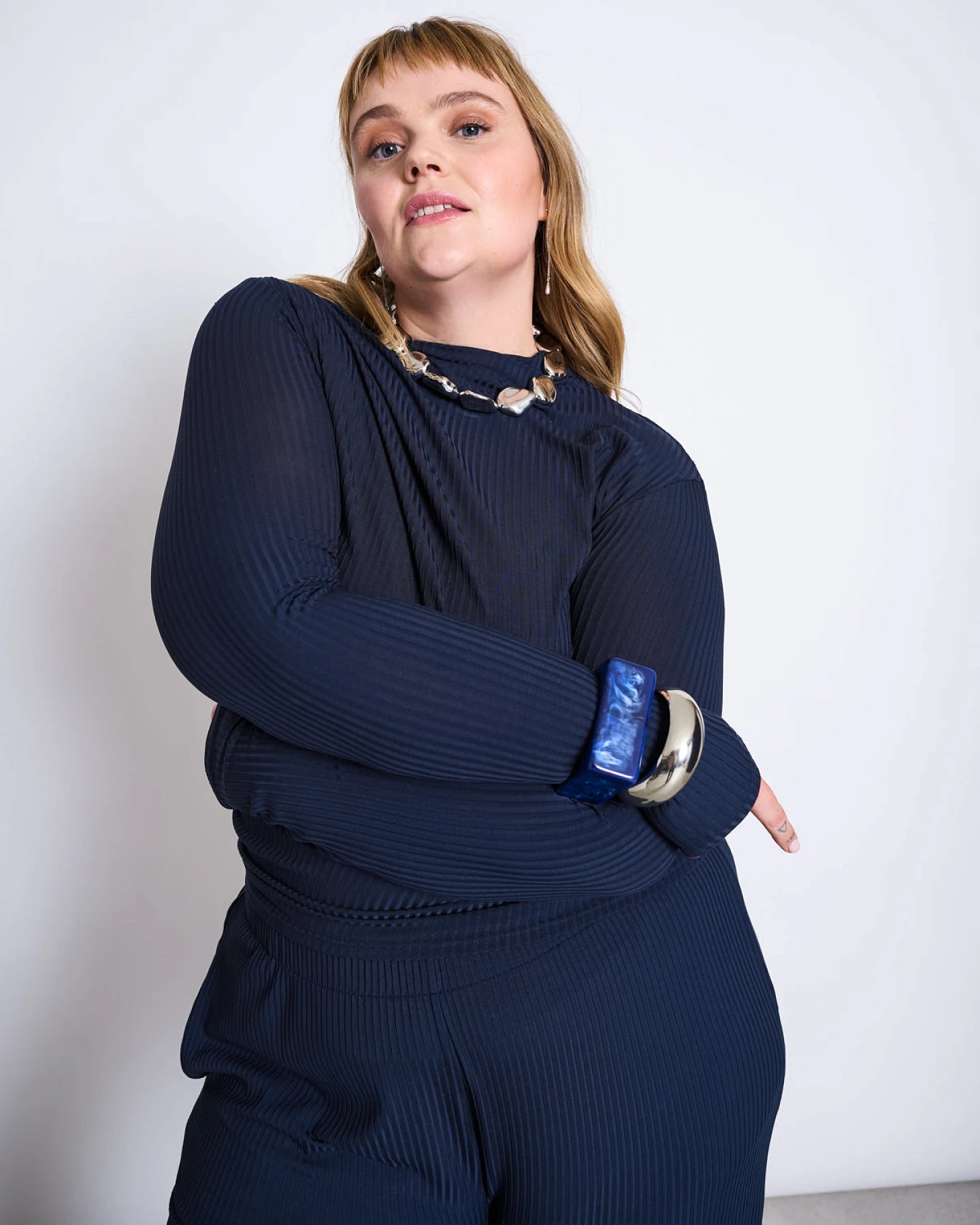 JAN 'N JUNE Damen vegan Asymmetrisches Langarm Top Tove Nightfall – Ansicht 2
