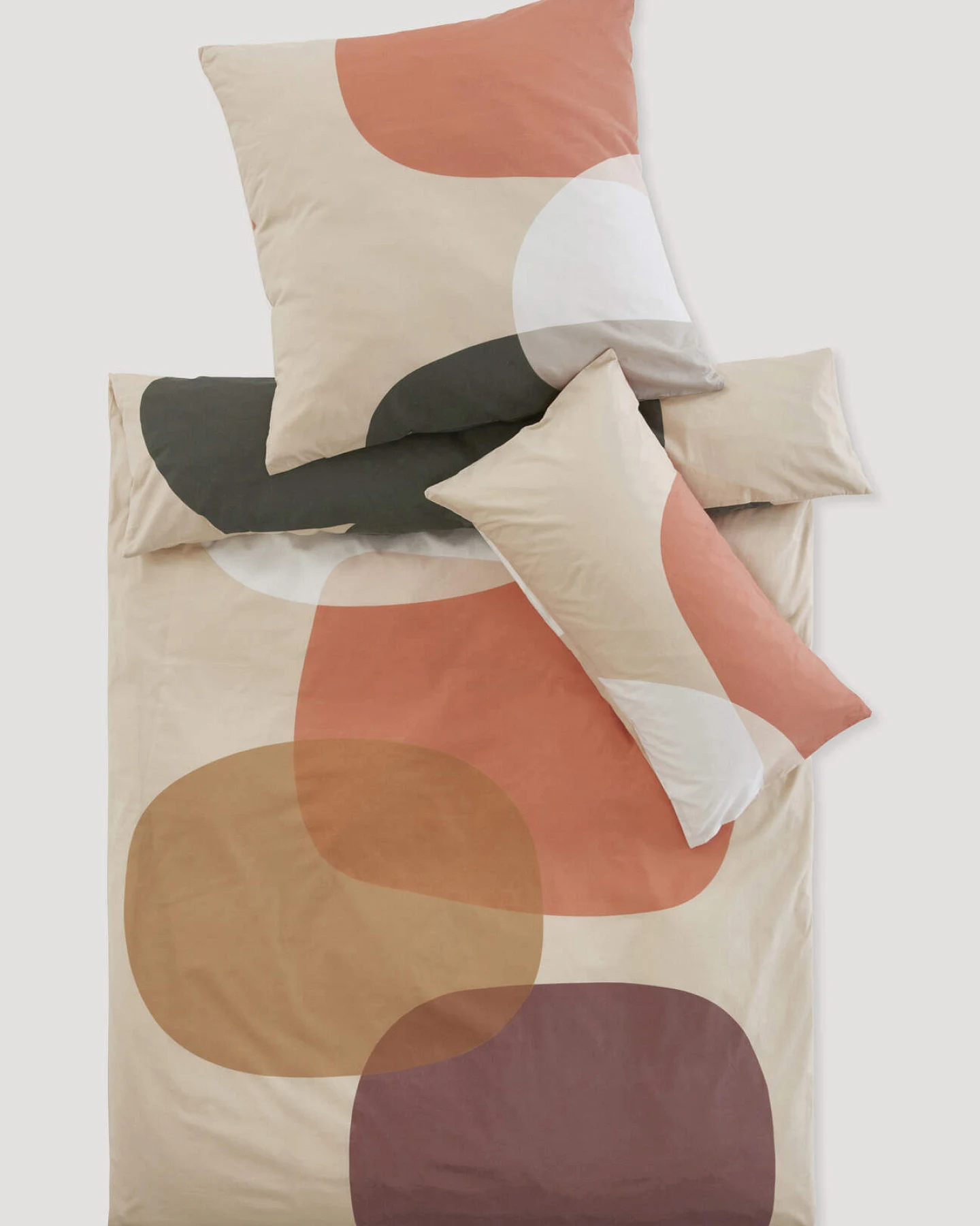 hessnatur Perkal Bettwäsche Set PIRO aus Bio-Baumwolle - beige - Größe 155x220 / 40x80 cm – Ansicht 2