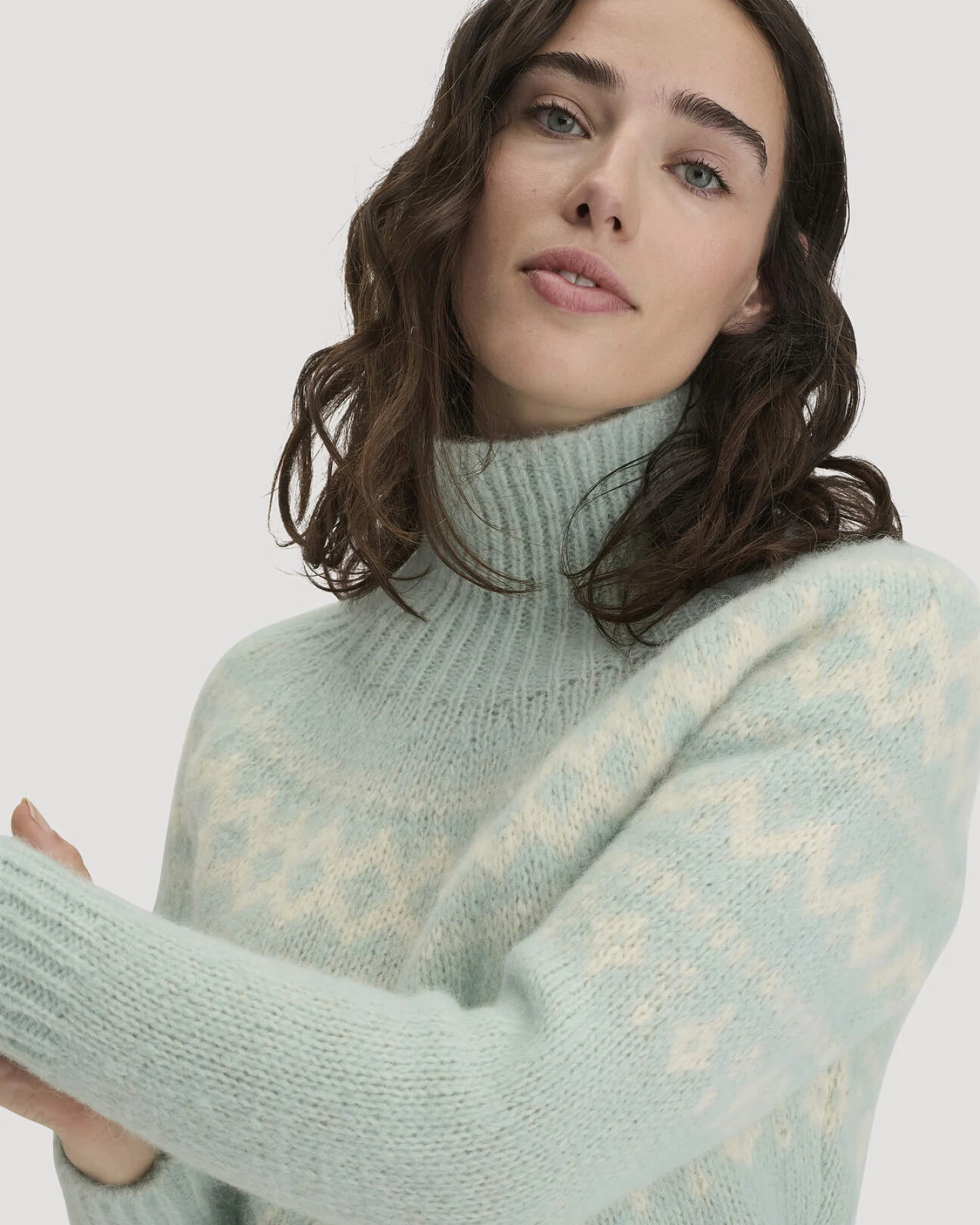 hessnatur Damen Rollkragenpullover Relaxed aus Alpaka und Bio-Baumwolle - grün - Größe L – Ansicht 4