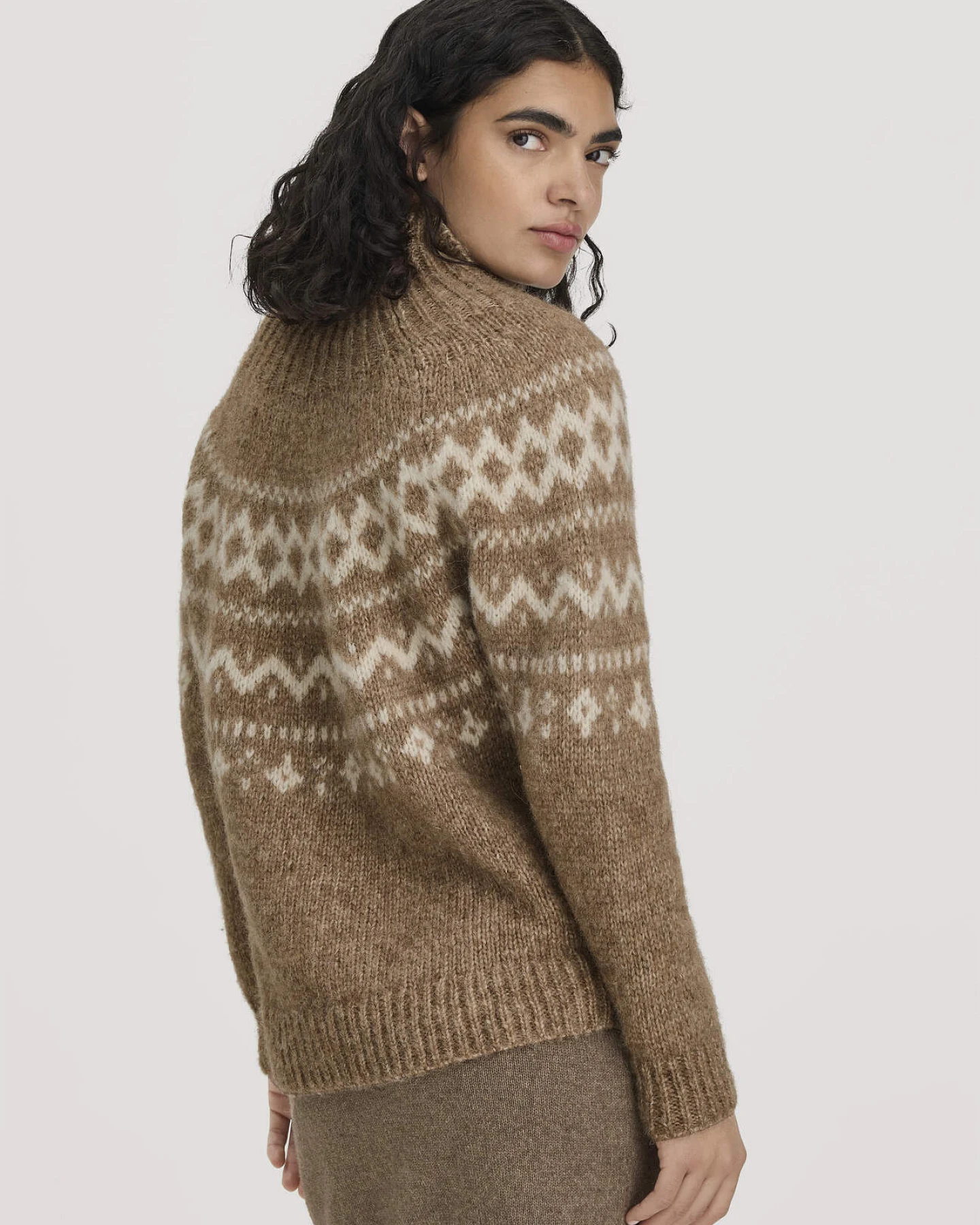 hessnatur Damen Rollkragenpullover Relaxed aus Alpaka und Bio-Baumwolle - braun - Größe L – Ansicht 3