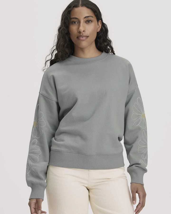 hessnatur Damen Sweatshirt mit Stickerei Oversized aus Bio-Baumwolle mit recycelter Baumwolle - blau - Größe L