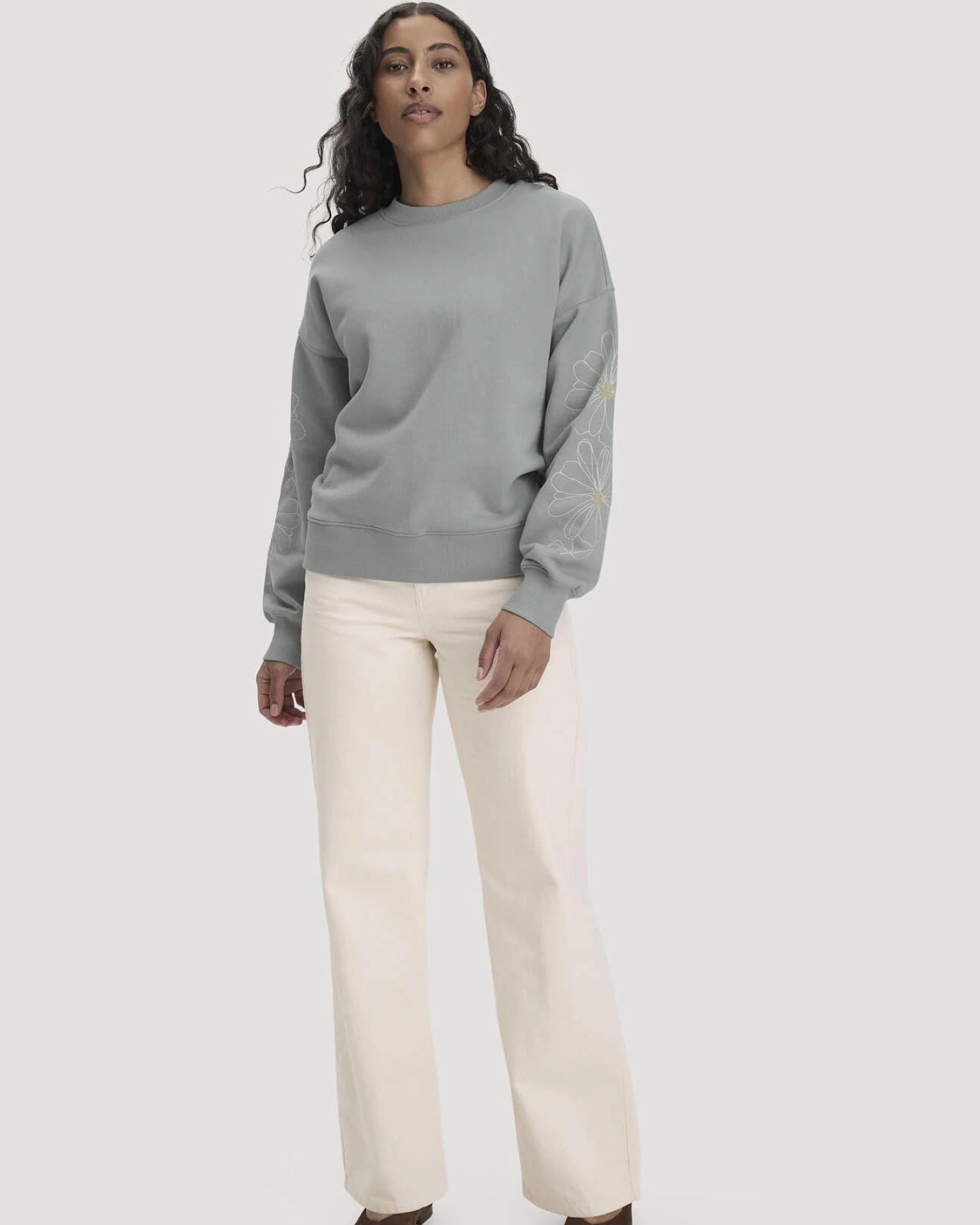 hessnatur Damen Sweatshirt mit Stickerei Oversized aus Bio-Baumwolle mit recycelter Baumwolle - blau - Größe L – Ansicht 2