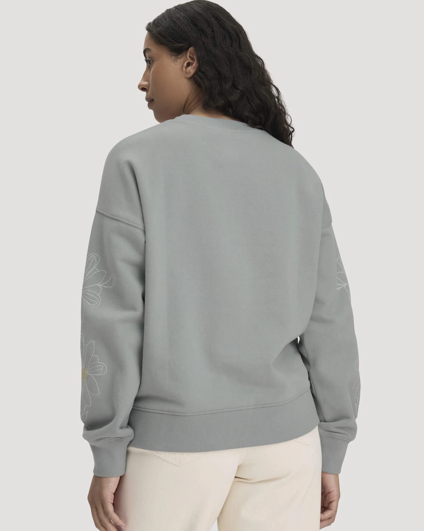 hessnatur Damen Sweatshirt mit Stickerei Oversized aus Bio-Baumwolle mit recycelter Baumwolle - blau - Größe XL – Ansicht 3
