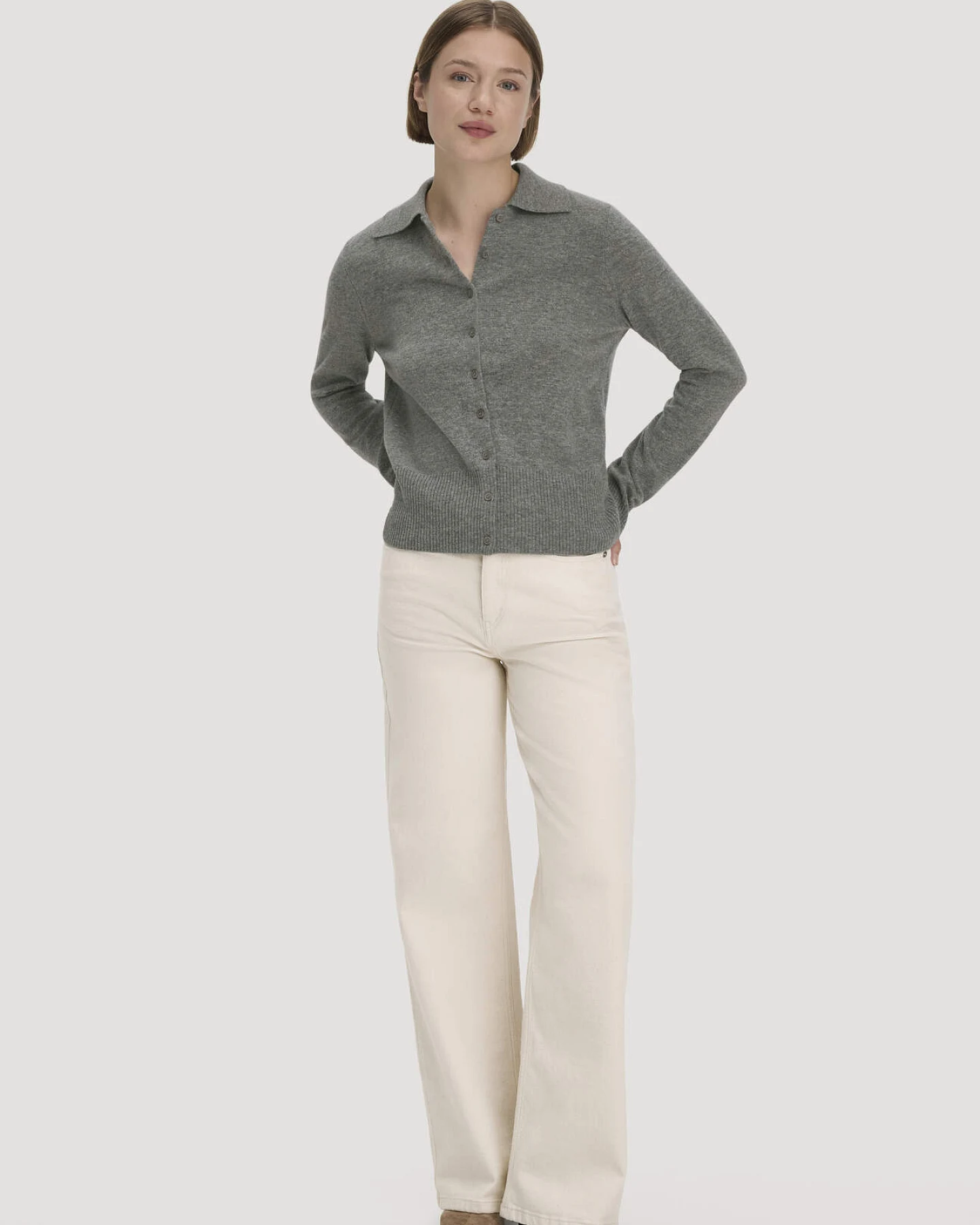 hessnatur Damen Strickjacke Regular aus Schurwolle mit Cashmere - grau - Größe L – Ansicht 2