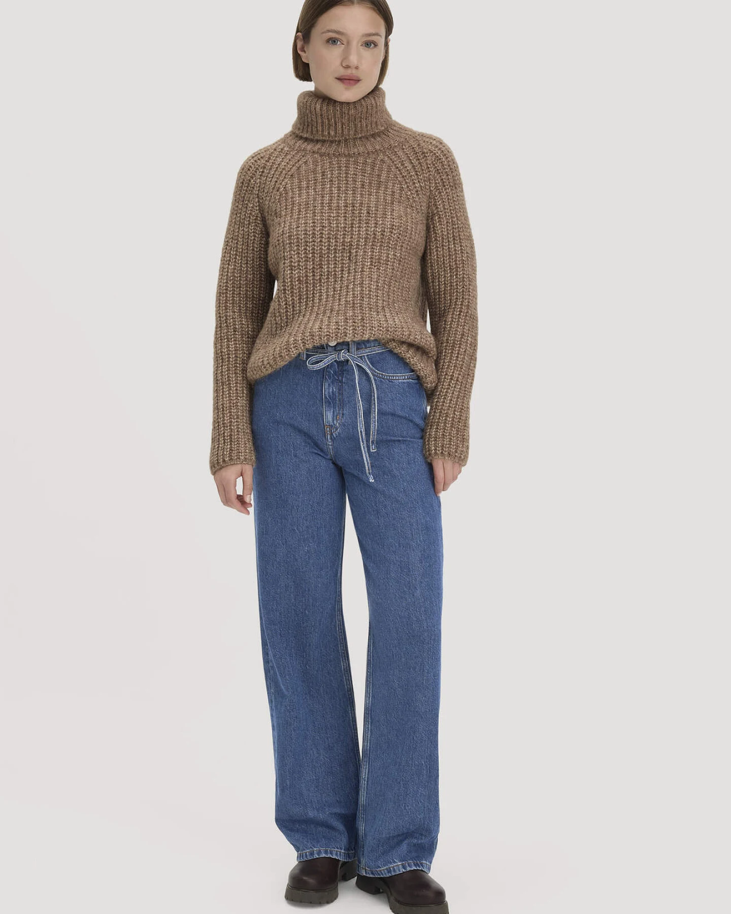 hessnatur Damen Strick Rollkragenpullover Relaxed aus Alpaka mit Bio-Baumwolle - braun - Größe L – Ansicht 2
