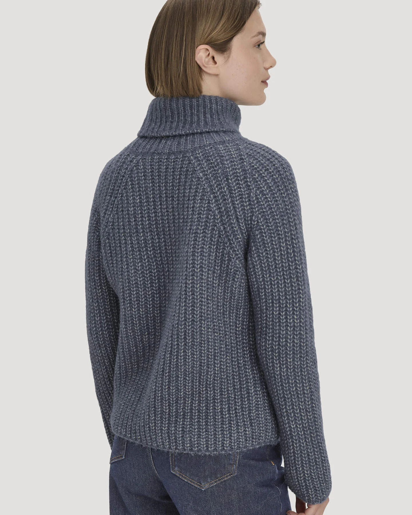 hessnatur Damen Strick Rollkragenpullover Relaxed aus Alpaka mit Bio-Baumwolle - blau - Größe S – Ansicht 3