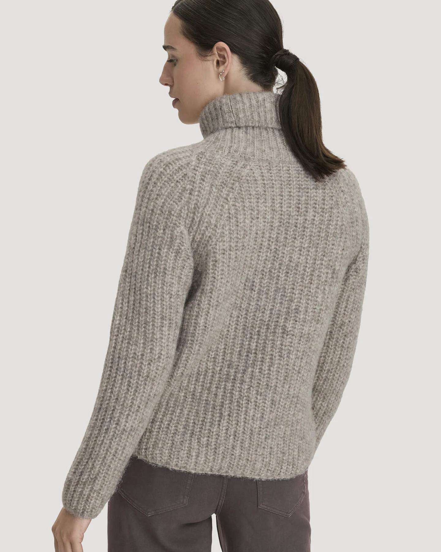 hessnatur Damen Strick Rollkragenpullover Relaxed aus Alpaka mit Bio-Baumwolle - grau - Größe L – Ansicht 3