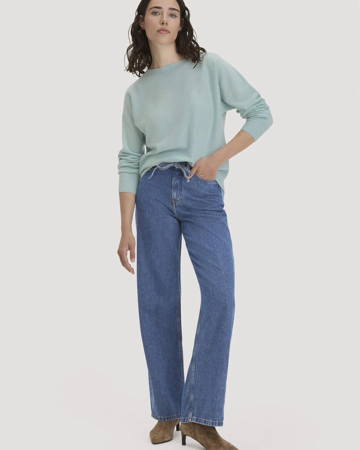 hessnatur Damen Pullover Relaxed aus Bio-Schurwolle mit Cashmere - grün - Größe XS – Ansicht 2