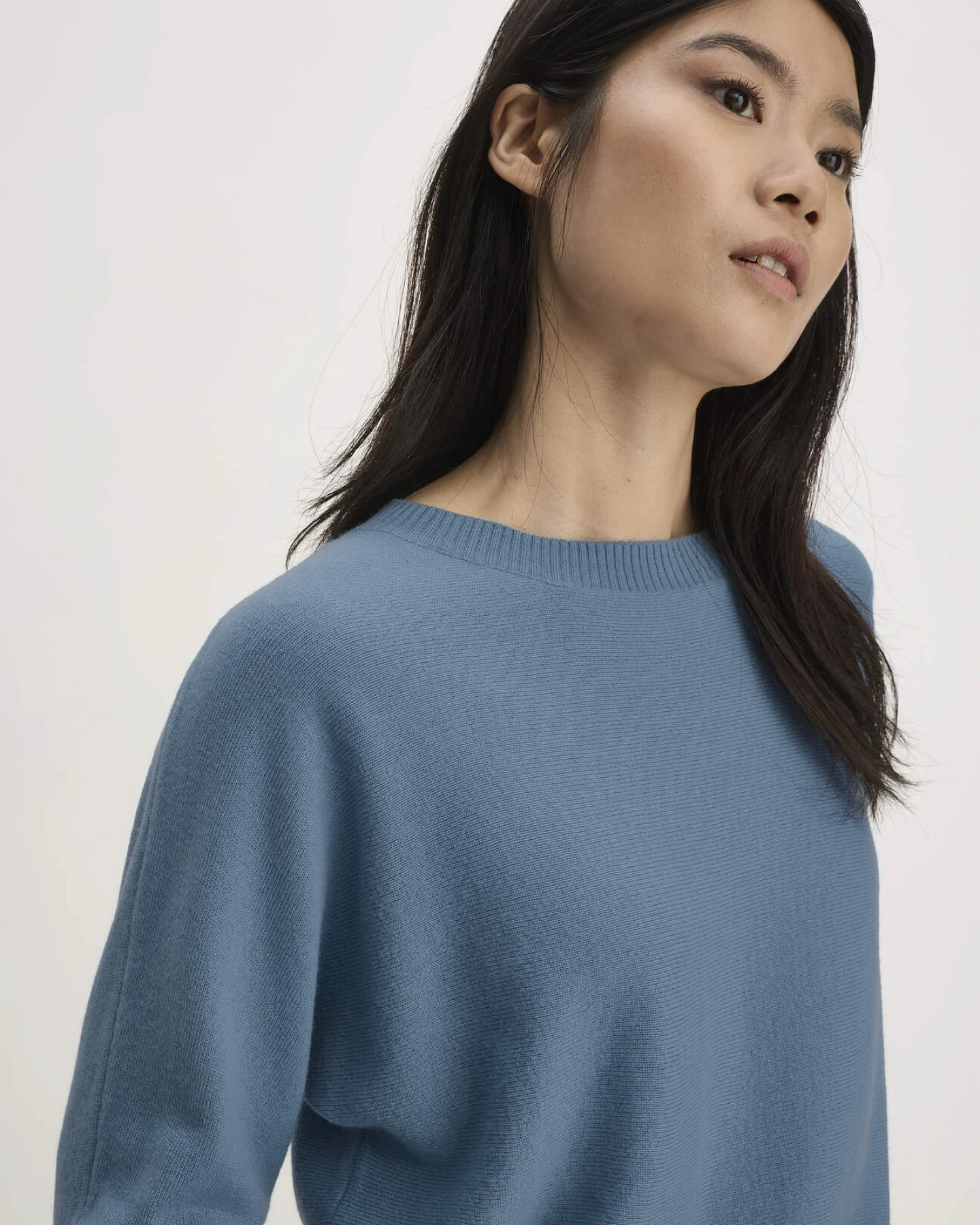 hessnatur Damen Pullover Relaxed aus Bio-Schurwolle mit Cashmere - blau - Größe M – Ansicht 4