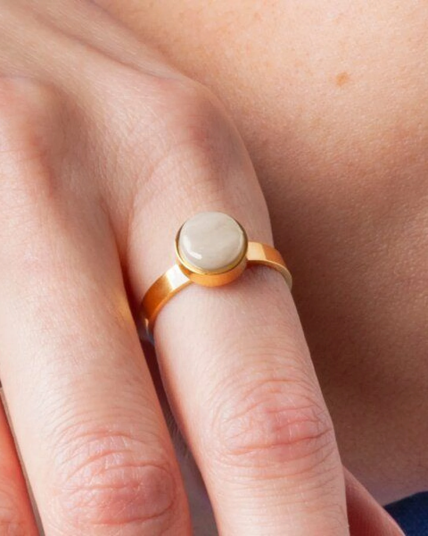 ALEXASCHA Größenverstellbarer Ring mit Stein – Ansicht 3