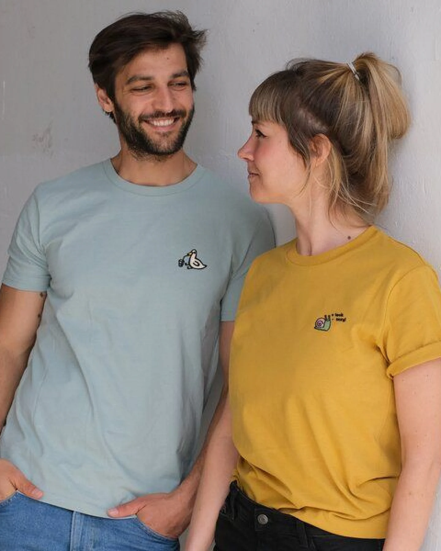 Besticktes T-Shirt – Schnexy – LIGARTI Tiermanufaktur – Ansicht 4