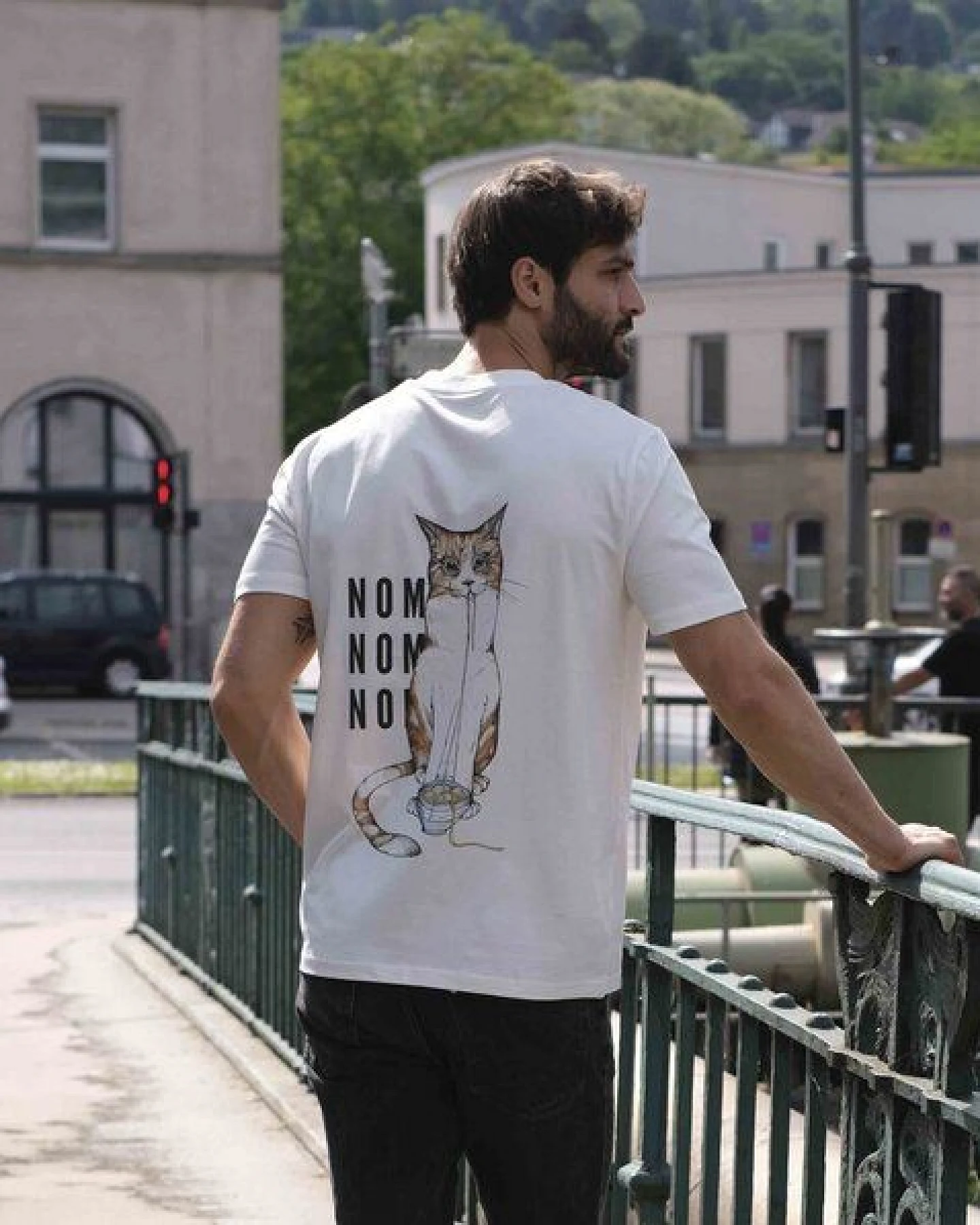 T-Shirt – Ramenkatze – LIGARTI Tiermanufaktur – Ansicht 3