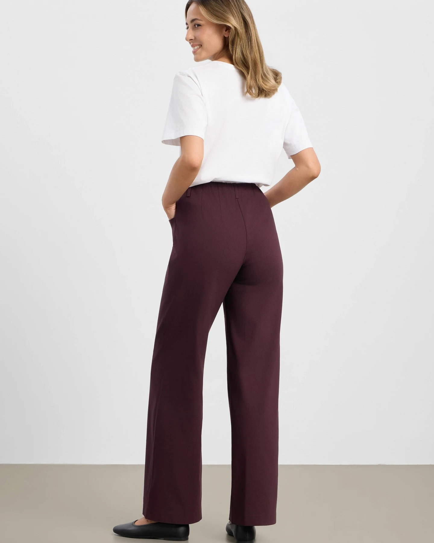 LAURIE Damen vegan Hose Donna Loose Medium Length Dunkle Pflaume – Ansicht 2