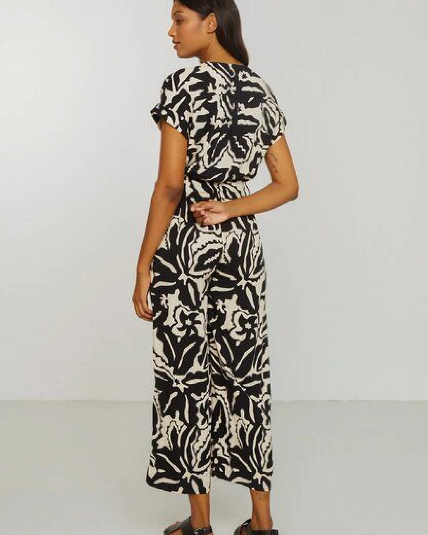 Damen Jumpsuit aus LENZING ECOVERO Viskose - DIANELLA BOTANICAL - recolution – Ansicht 4