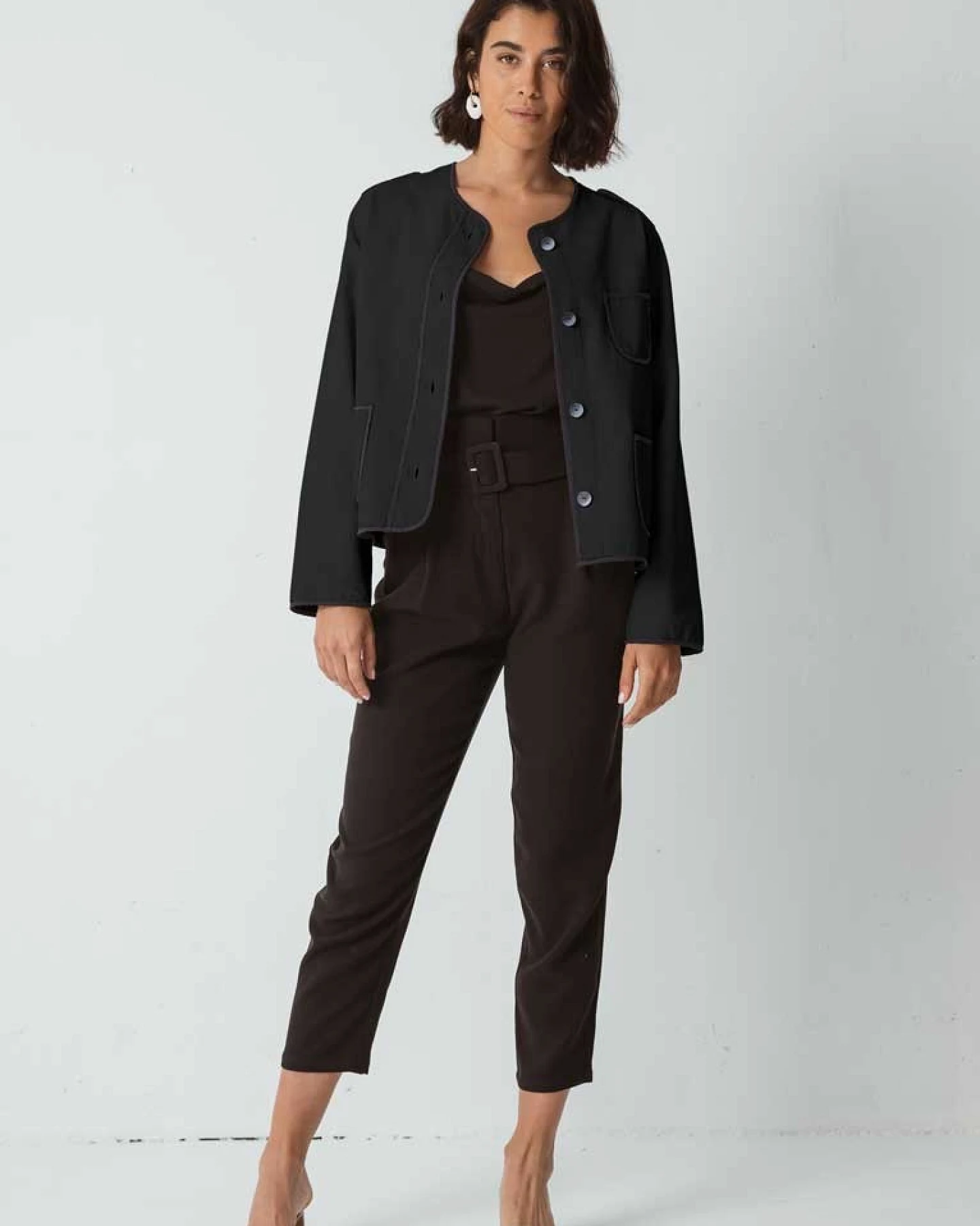 SKFK Damen vegan Jacke Kurz Lange Ärmel Verschluss Vorne Kaiku Schwarz – Ansicht 2