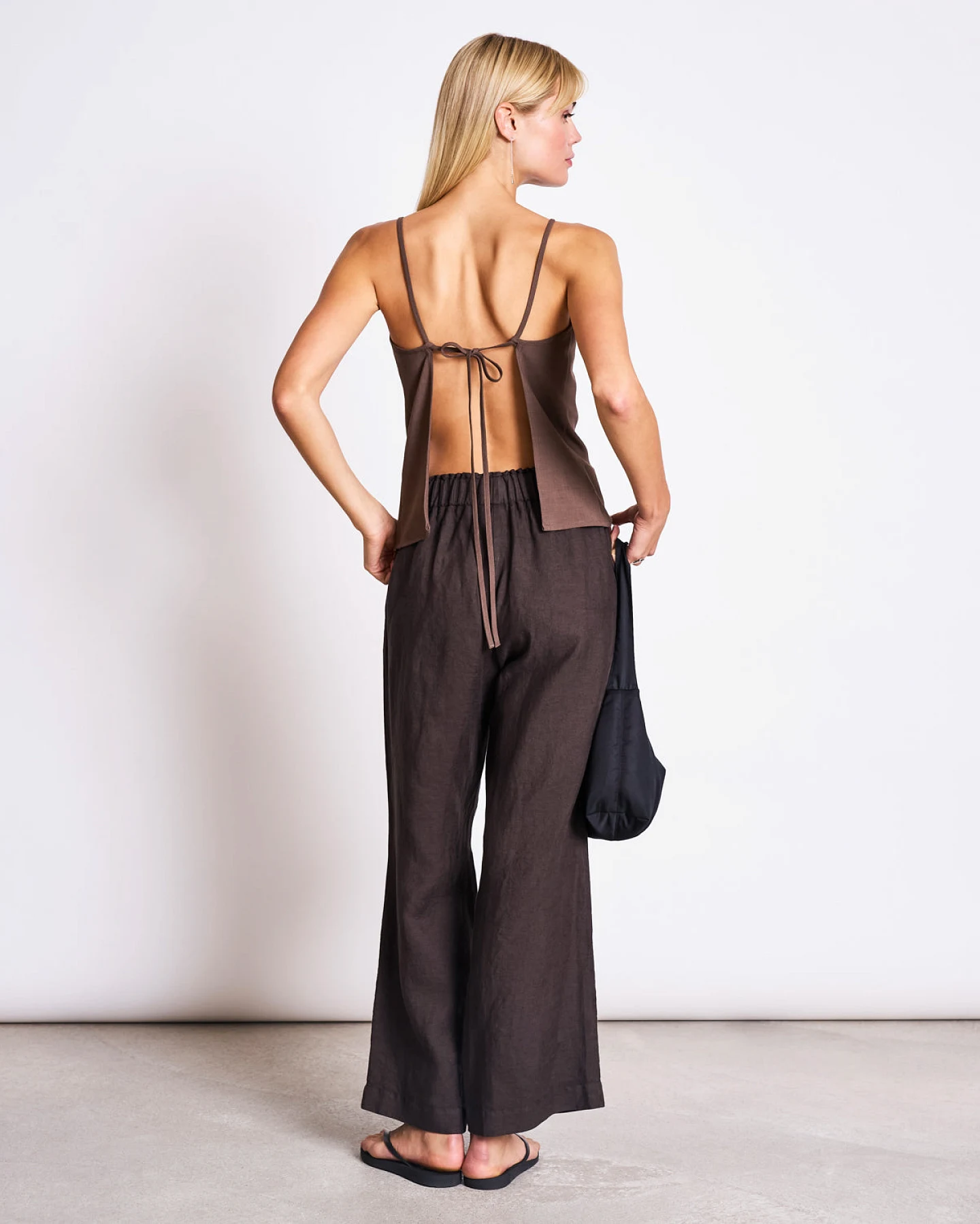 JAN N JUNE Damen vegan Hose Beveren Schlammbraun – Ansicht 2
