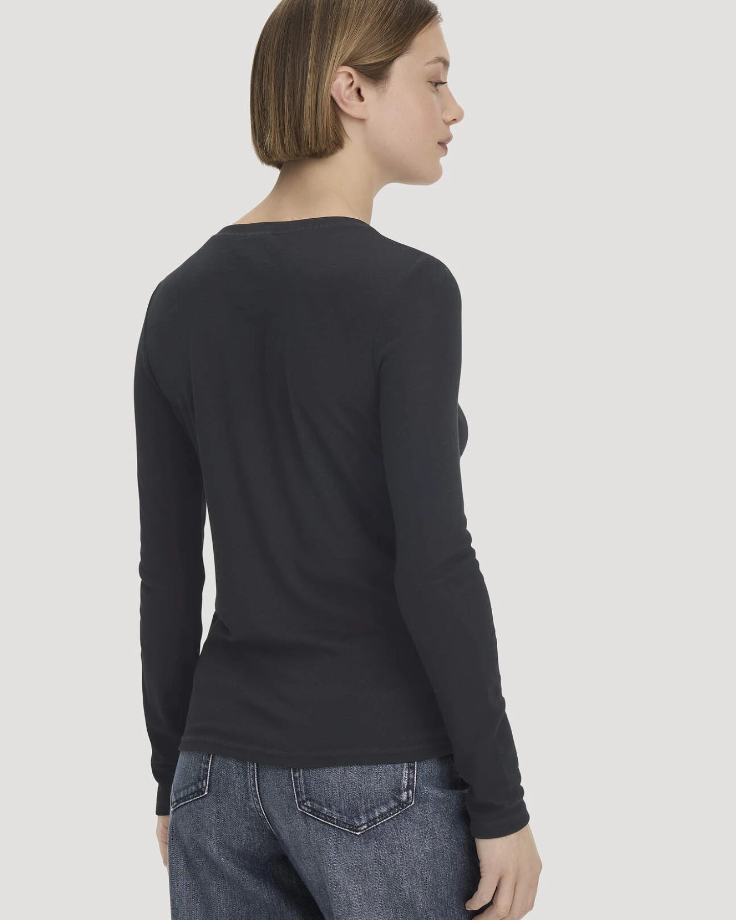 hessnatur Damen Longsleeve Slim aus Bio-Schurwolle und TENCEL™ Lyocell - schwarz - Größe 38 – Ansicht 3